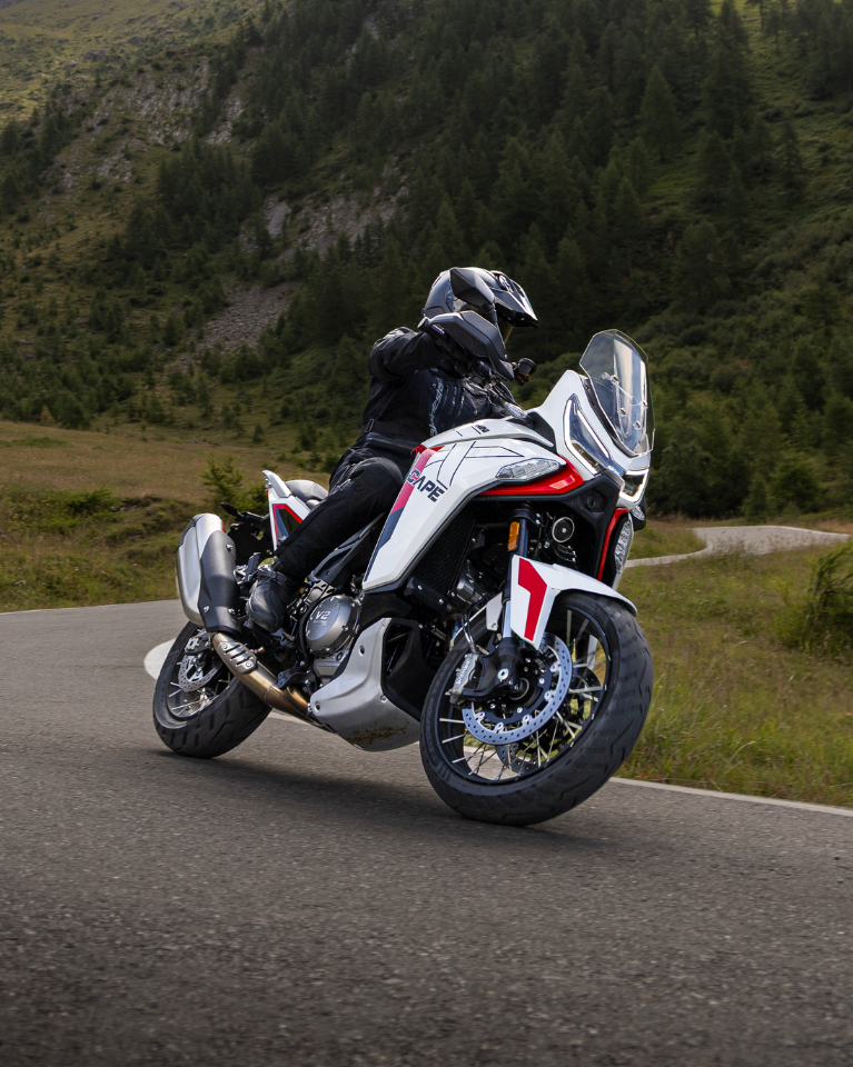 Background_mobile_X-CAPE-1200