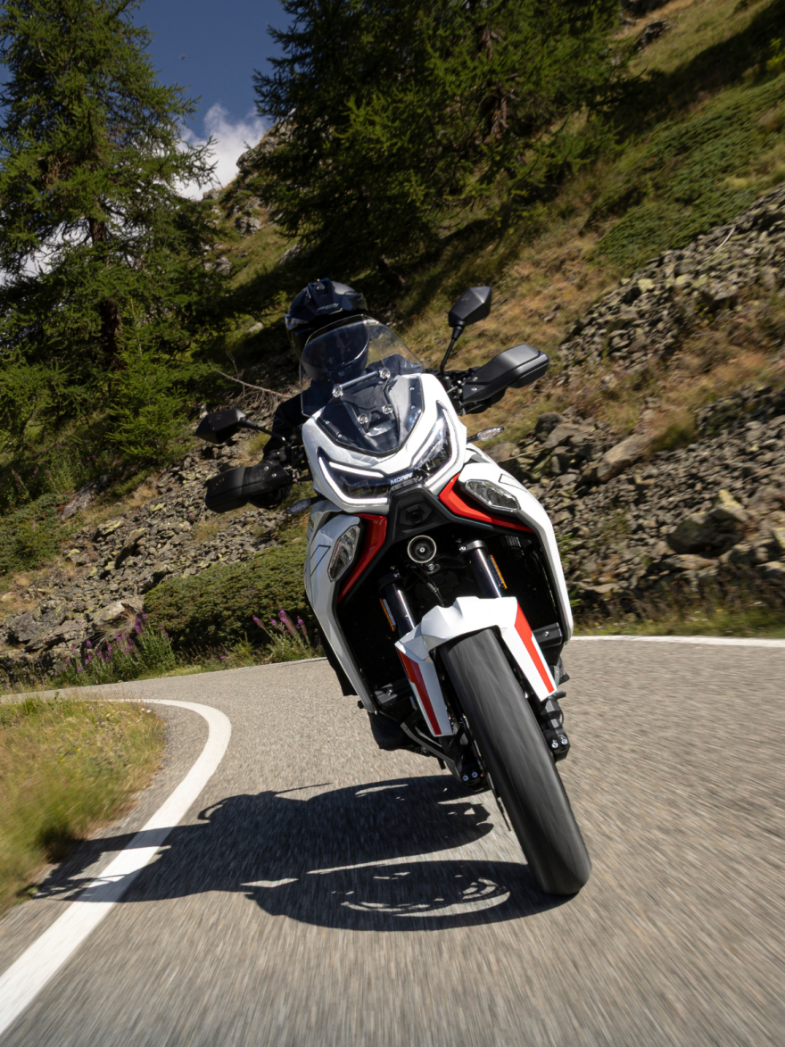 Vertical-Picture_-X-CAPE-1200