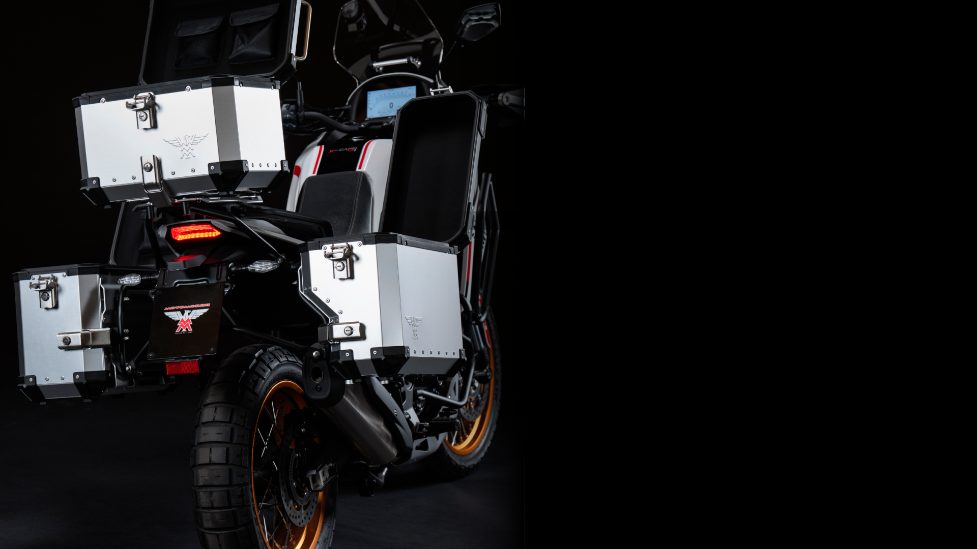X-Cape-700-kit-of-Panniers-desktop-1