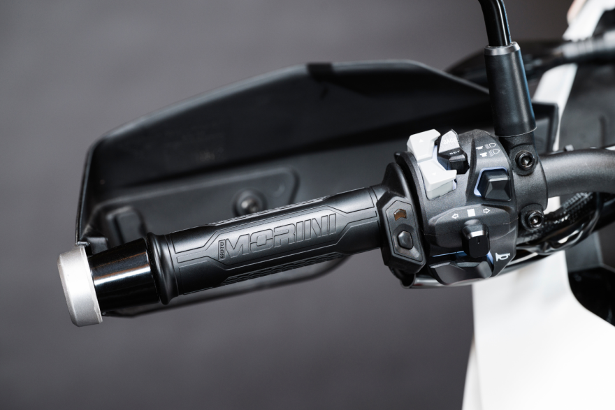 heated-grips-x-cape700-mobile-editorial