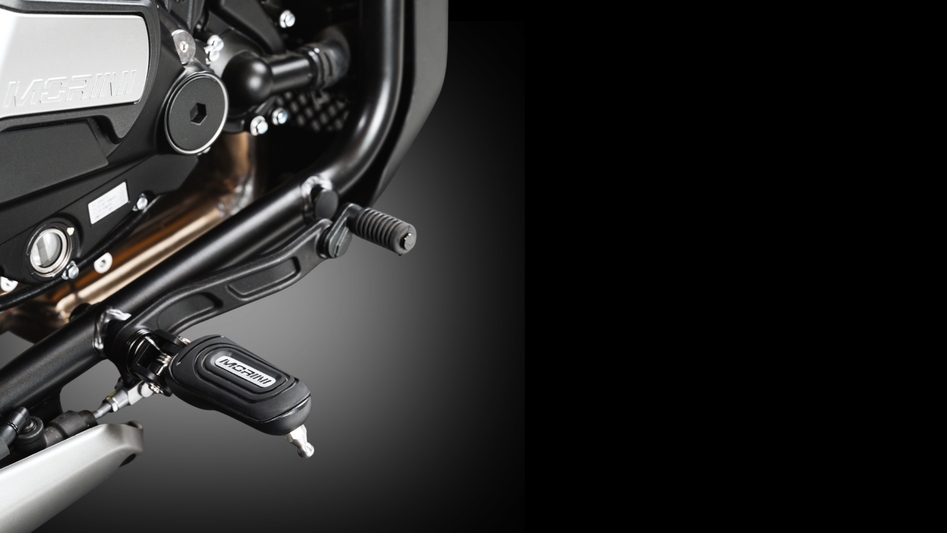 Calibro-footpegs-desktop-editorial