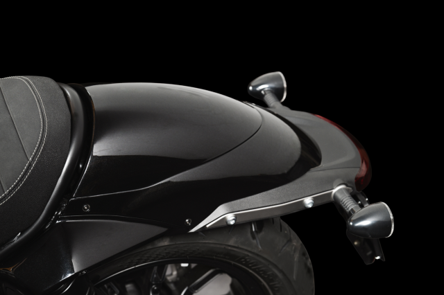 Calibro-saddle-cover-mobile-editorial