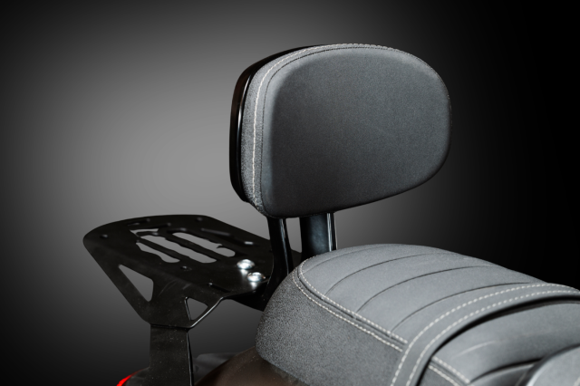 Calibro-sissybar-mobile-editorial