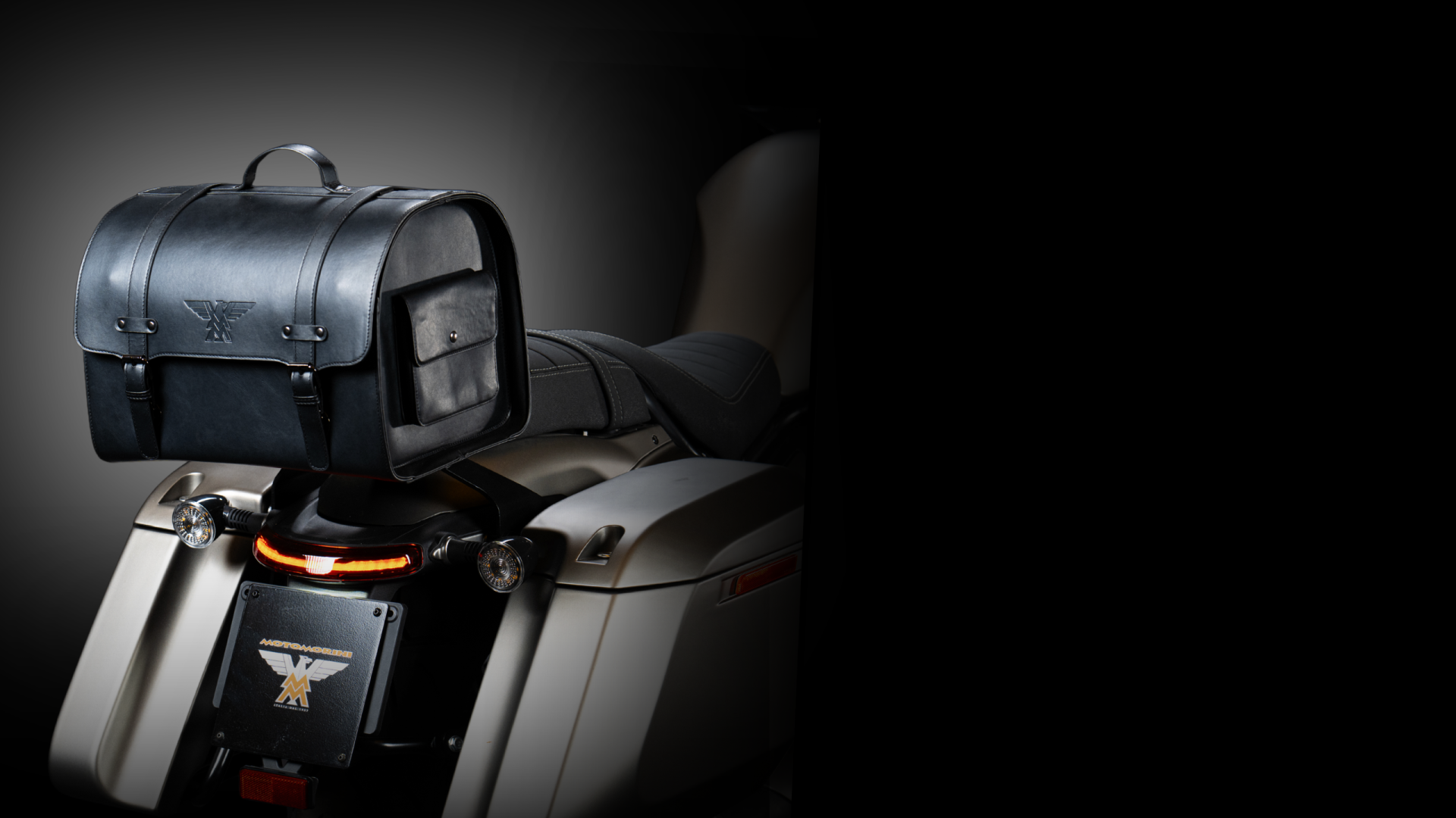 calibro-rear-bag-desktop-editorial