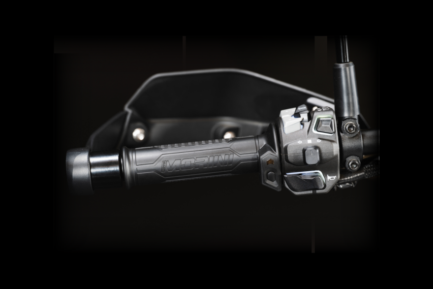Alltrhike-Heated-grips-mobile-editorial