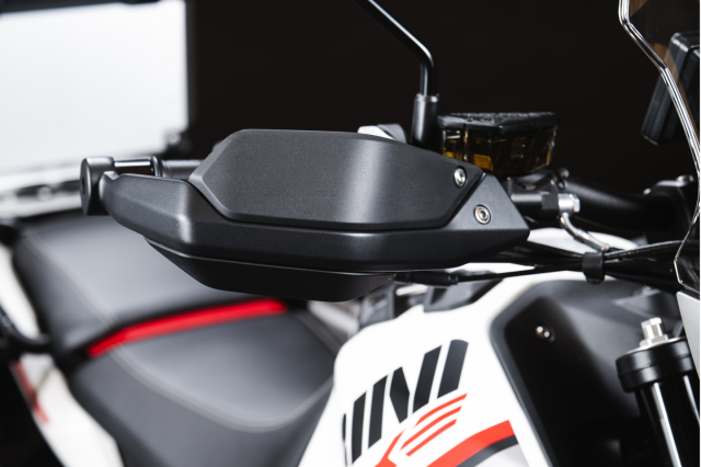 Alltrhike-handguards-mobile-editorial