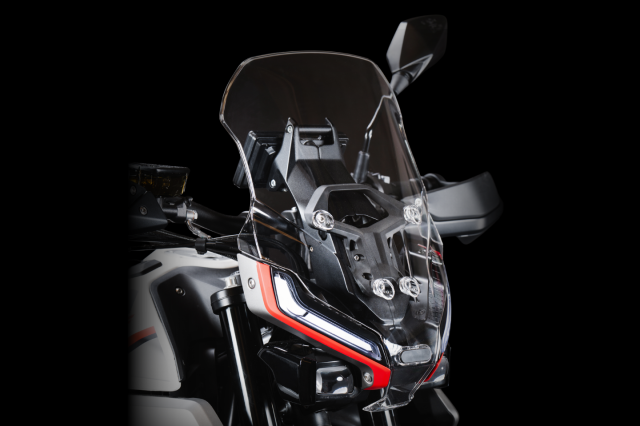 Alltrhike-touring-windshield-mobile-editorial