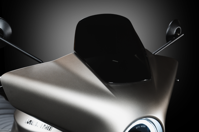 Calibro-windscreen-mobile-editorial
