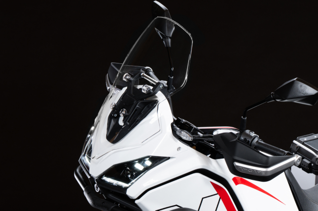 Parabrezza-X-Cape-700-mobile-editorial