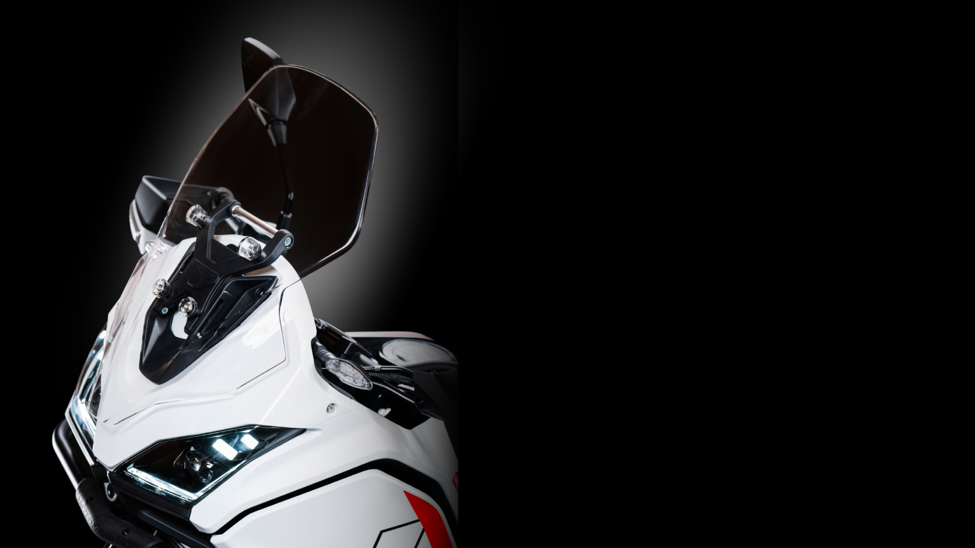 X-Cape-700-crash-bars-desktop-editorial