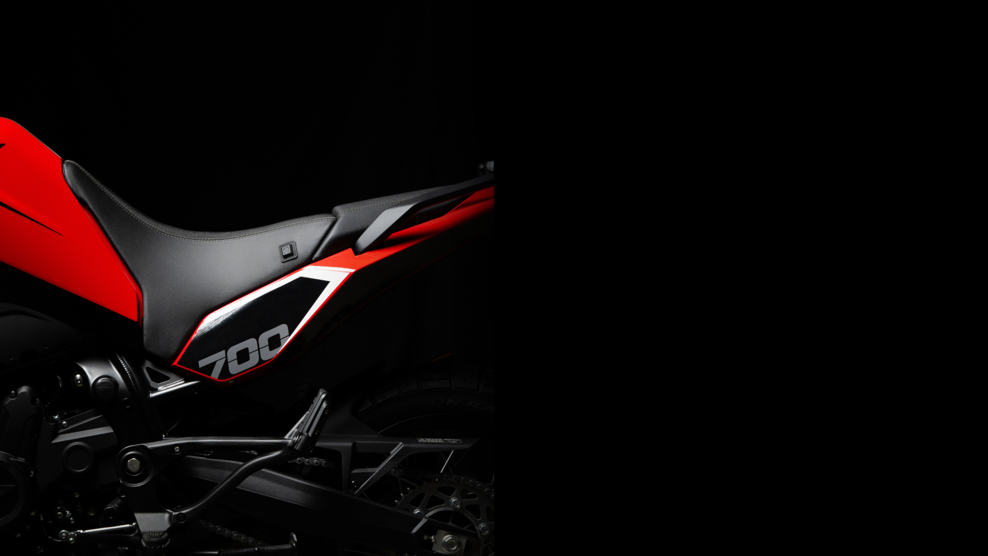 X-Cape-700-high-heated-seat-editorial-desktop