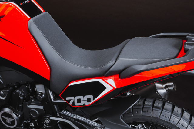X-cape700-sella-bassa-editorial-mobile