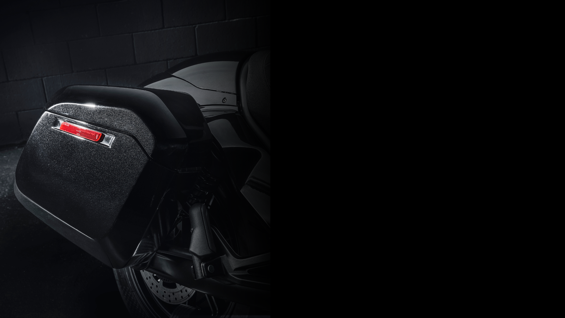 calibro-rigid-bags-desktop-editorial