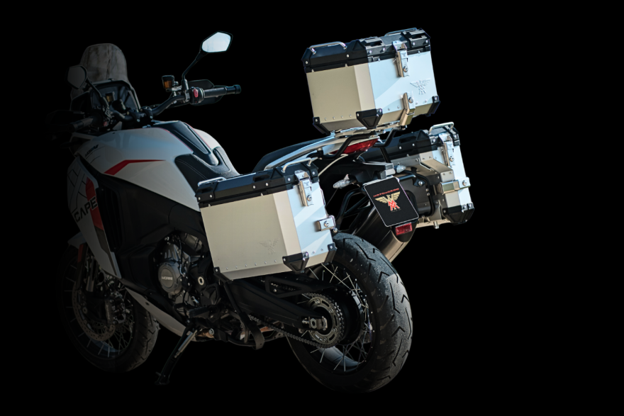 X-Cape-1200-luggage-kit-mobile-editorial